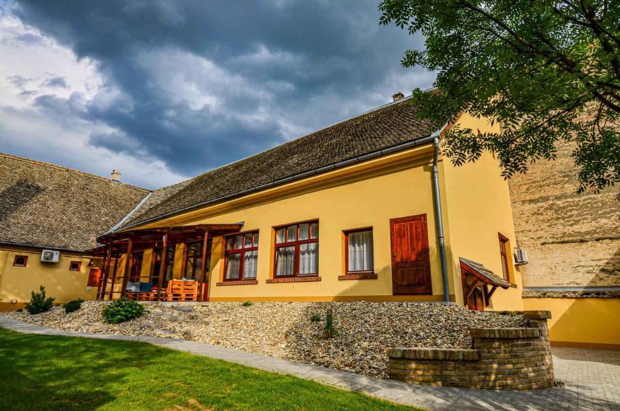 Appartamento Kossuth Vendeghaz Tolna Esterno foto